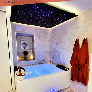 - La Delos - Jacuzzi 2 Places - Centre A Pied - Lit Queen Size - Parking Privee - Wifi - Center Within Walking Distance - Appartement Quimper